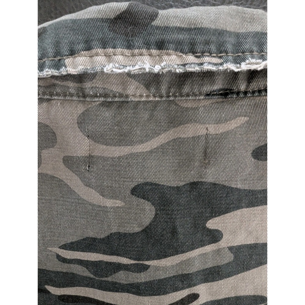 Lulus Camo Chore Jacket Shacket Lightweight Distressed Long Sleeve Womens Medium - Picture 16 of 16